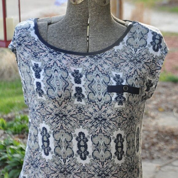 Thank you. Please see other items in my closet. - Picture 3 of 5